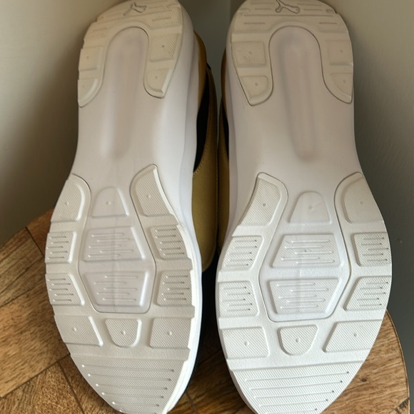 Puma black and gold running shoes - Picture 4 of 5